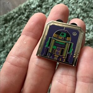 Authentic Disney R2-D2 Chaser Pin - Completer Pin for Star Wars R2 Pin Set